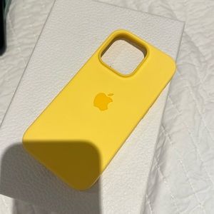 iPhone 14 Pro - Apple yellow silicone case
